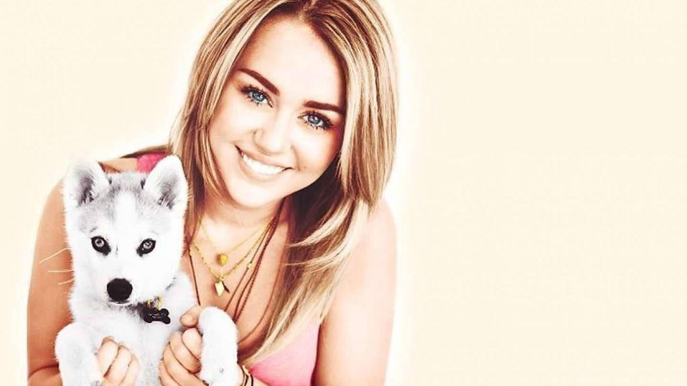Miley Cyrus 1366X768 wallpaper