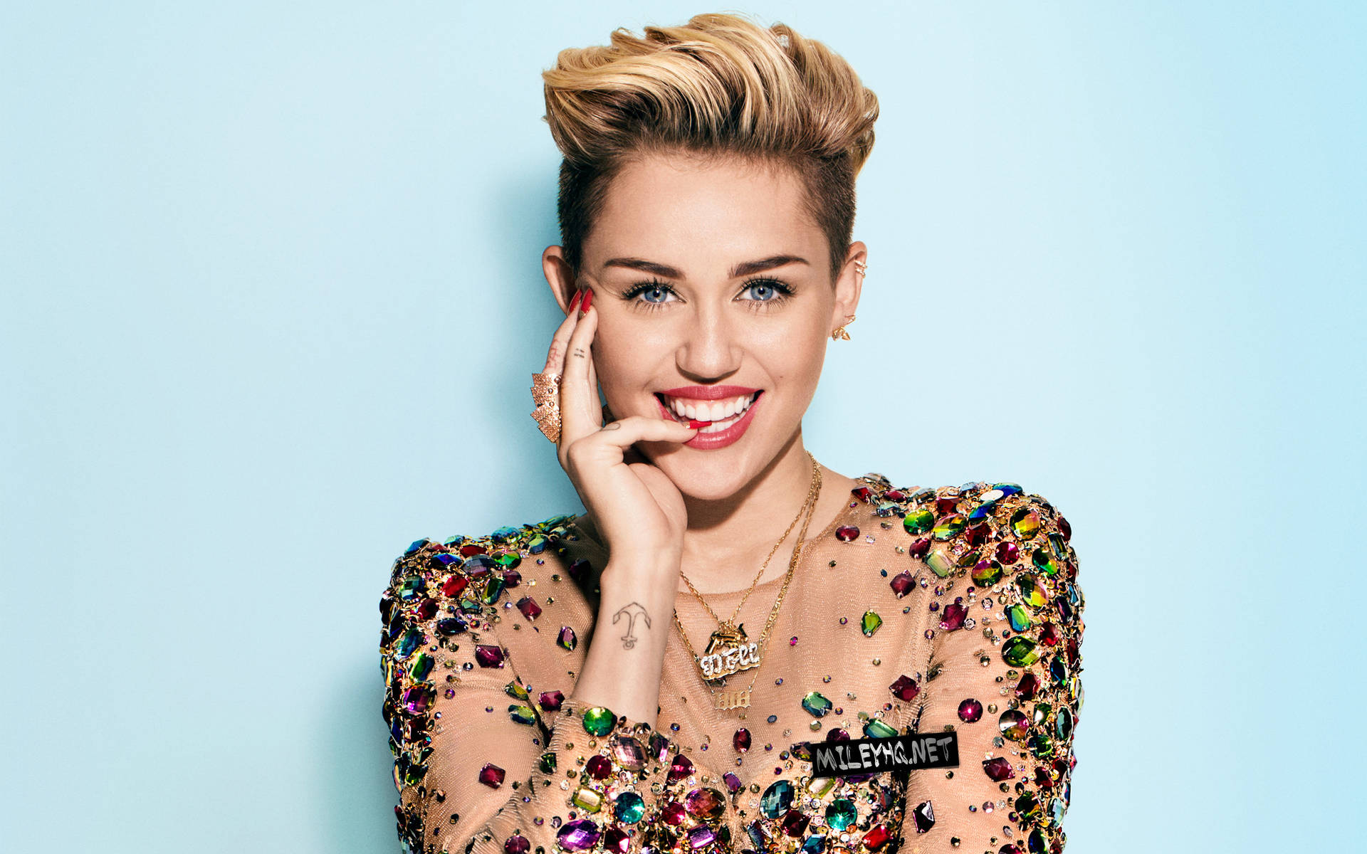 Miley Cyrus 2880X1800 wallpaper