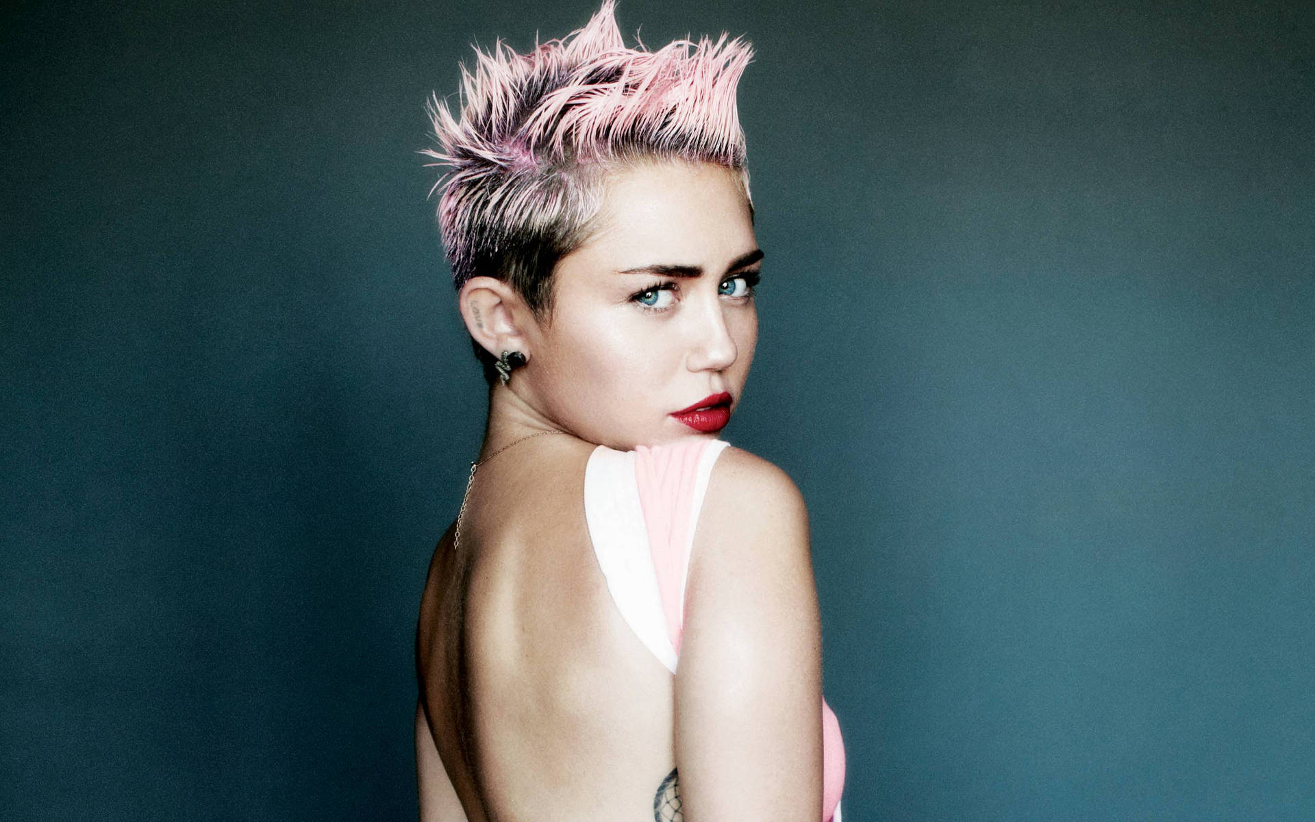 2880X1800 Miley Cyrus Wallpaper and Background