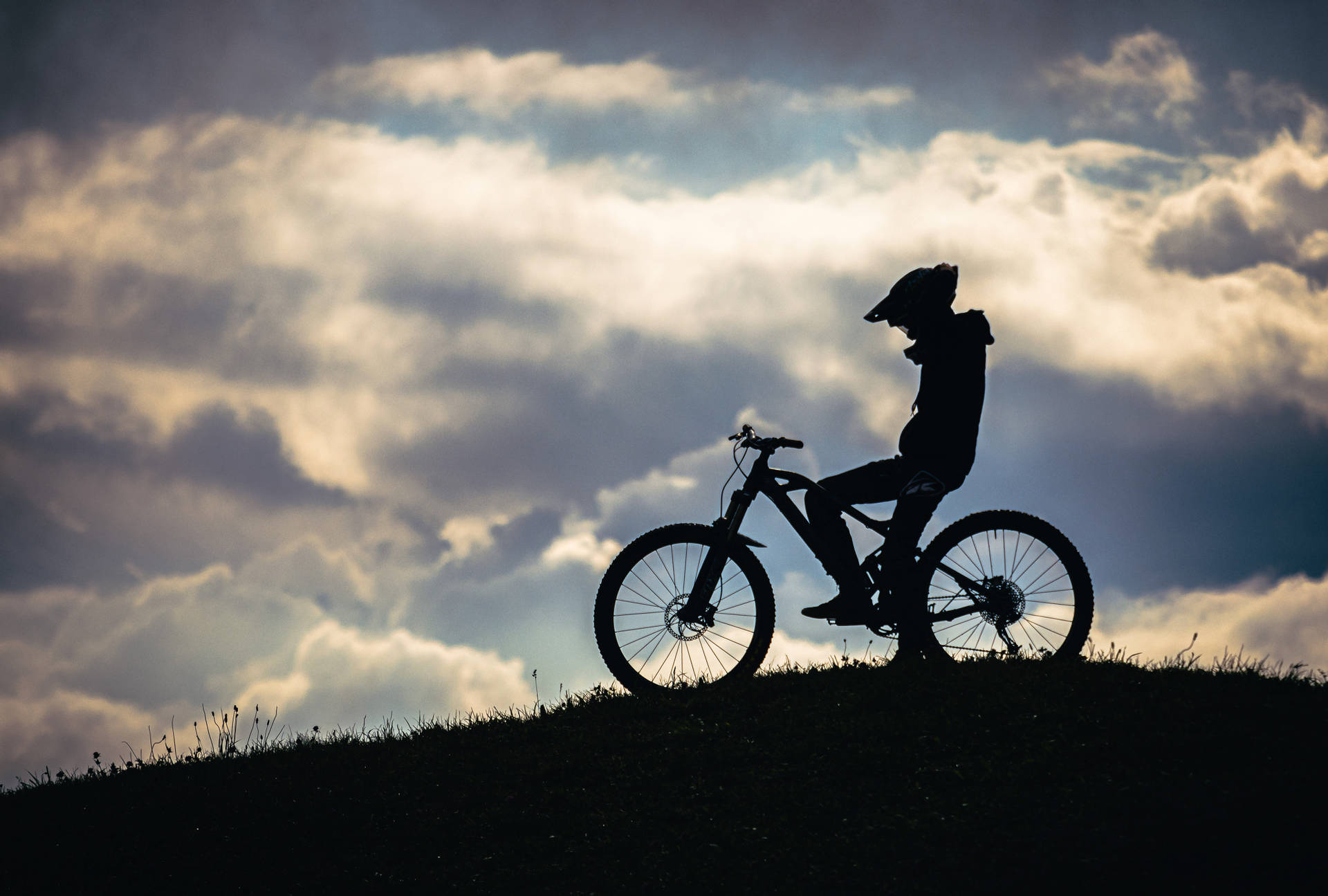 Mountain Bike 4096X2763 Wallpaper and Background Image