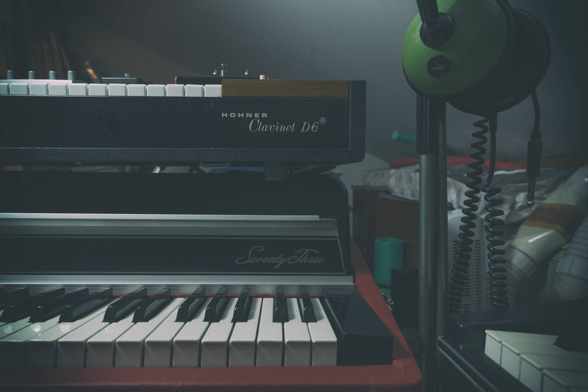 7005X4675 Piano Wallpaper and Background