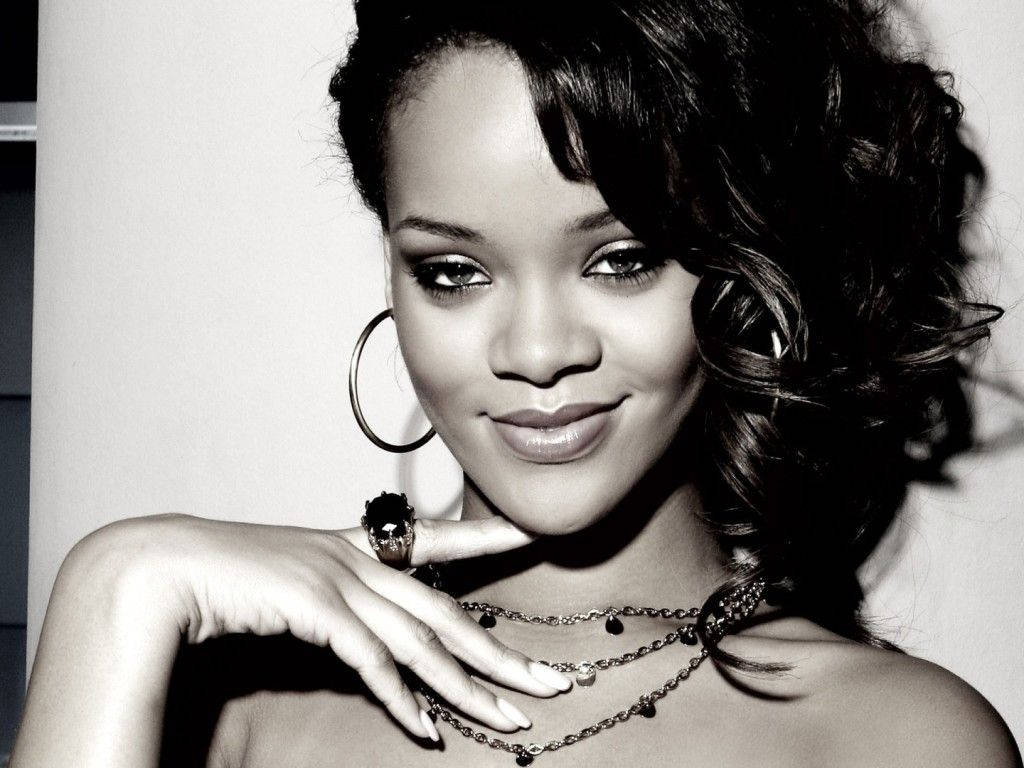 1024X768 Rihanna Wallpaper and Background
