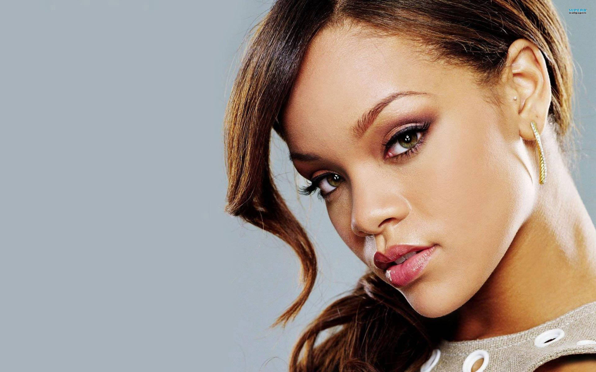 Rihanna 2880X1800 wallpaper