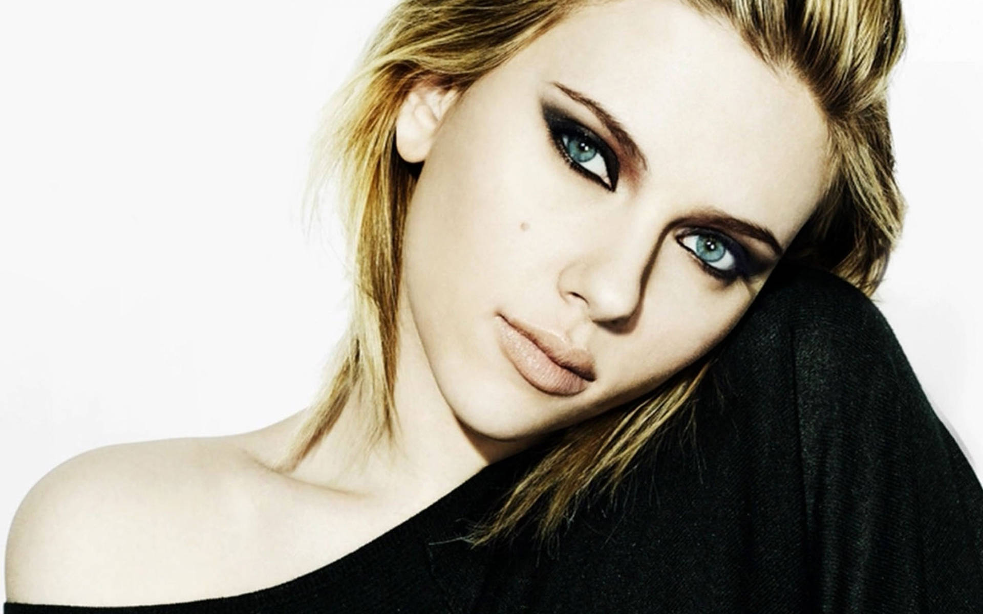Scarlett Johansson 2560X1600 Wallpaper and Background Image