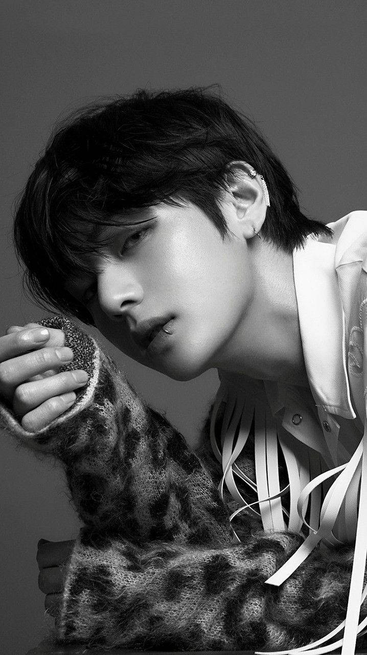718X1280 Taehyung Wallpaper and Background