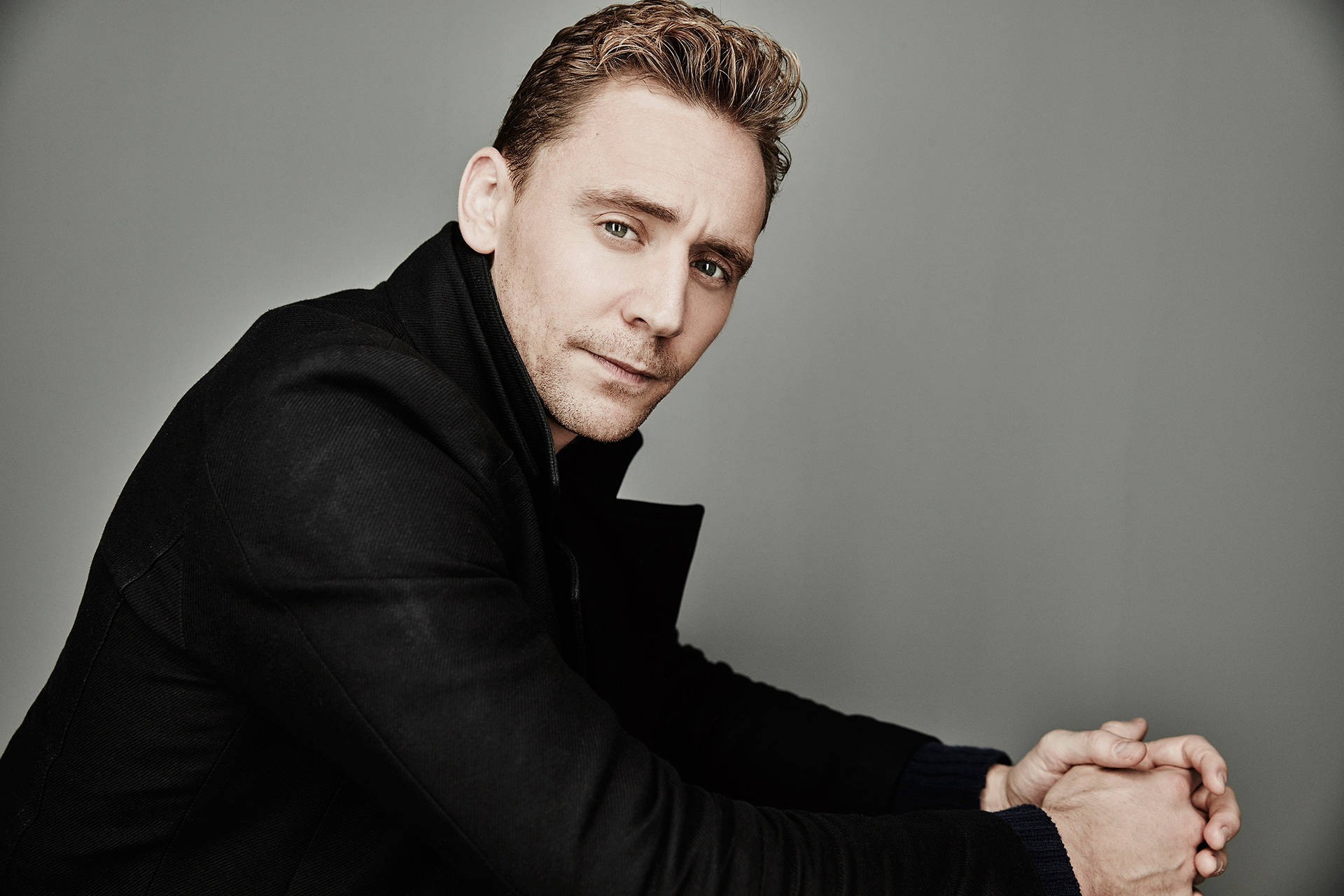 Tom Hiddleston 2048X1365 Wallpaper and Background Image