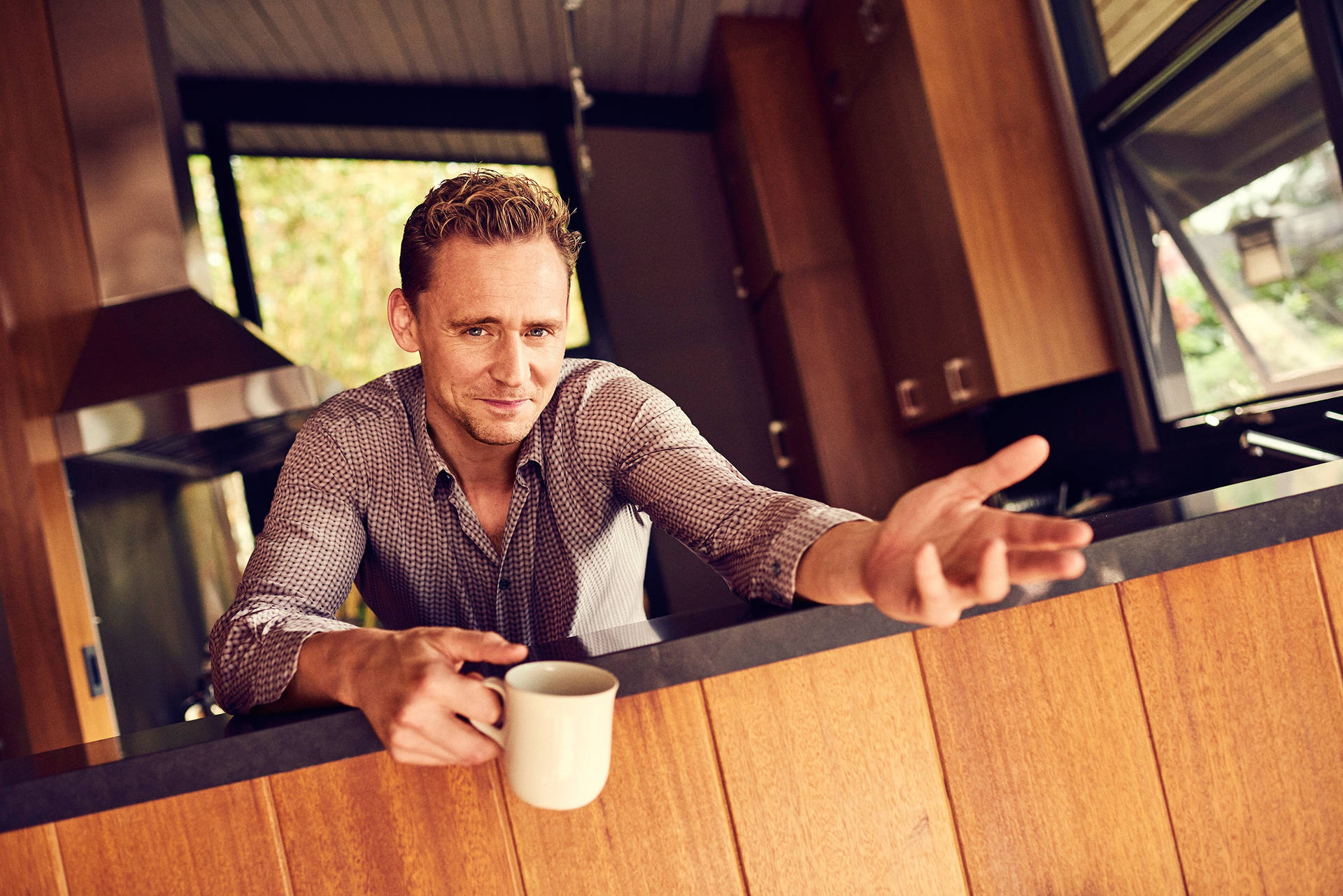 2453X1637 Tom Hiddleston Wallpaper and Background