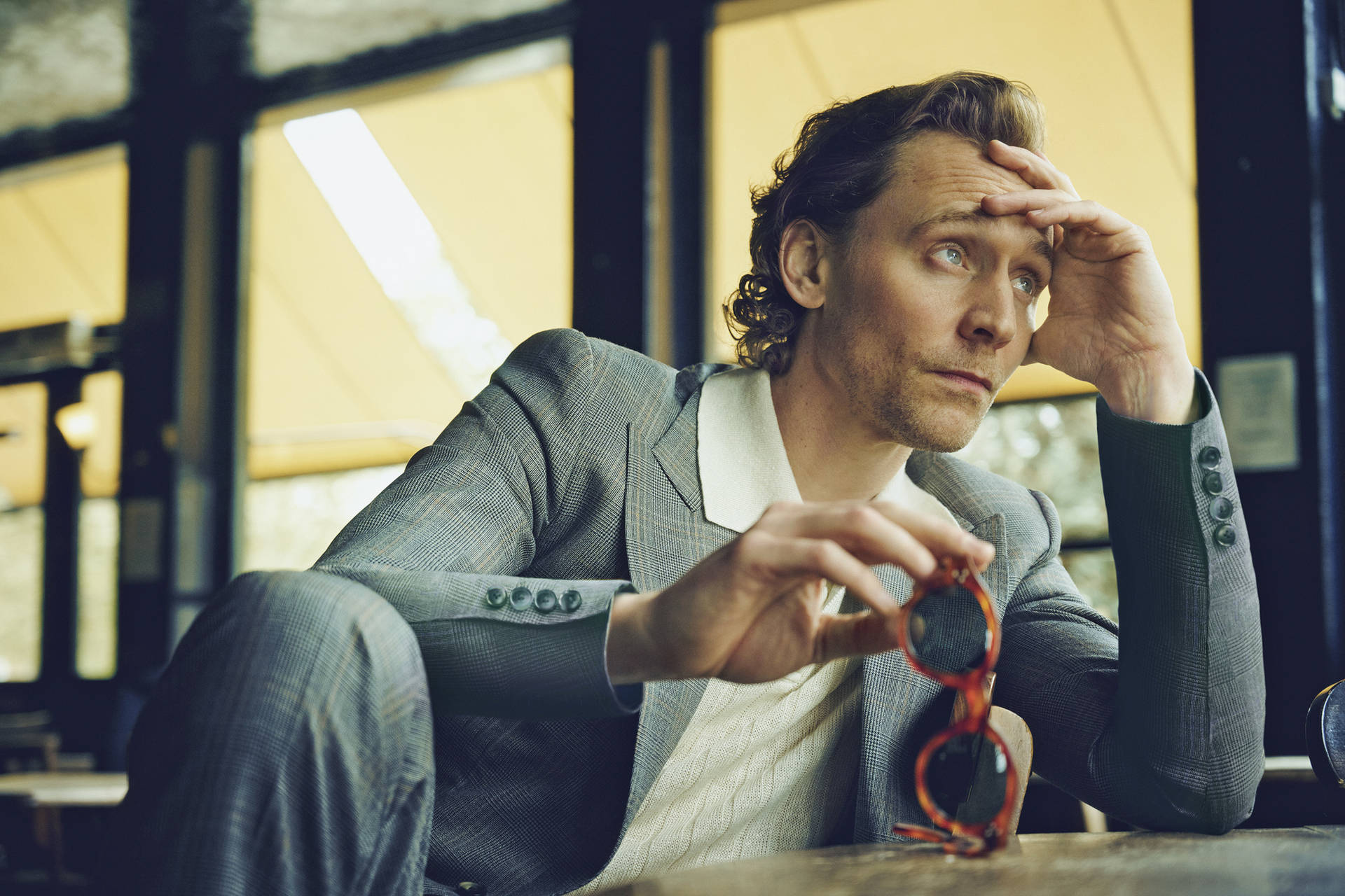 2560X1707 Tom Hiddleston Wallpaper and Background