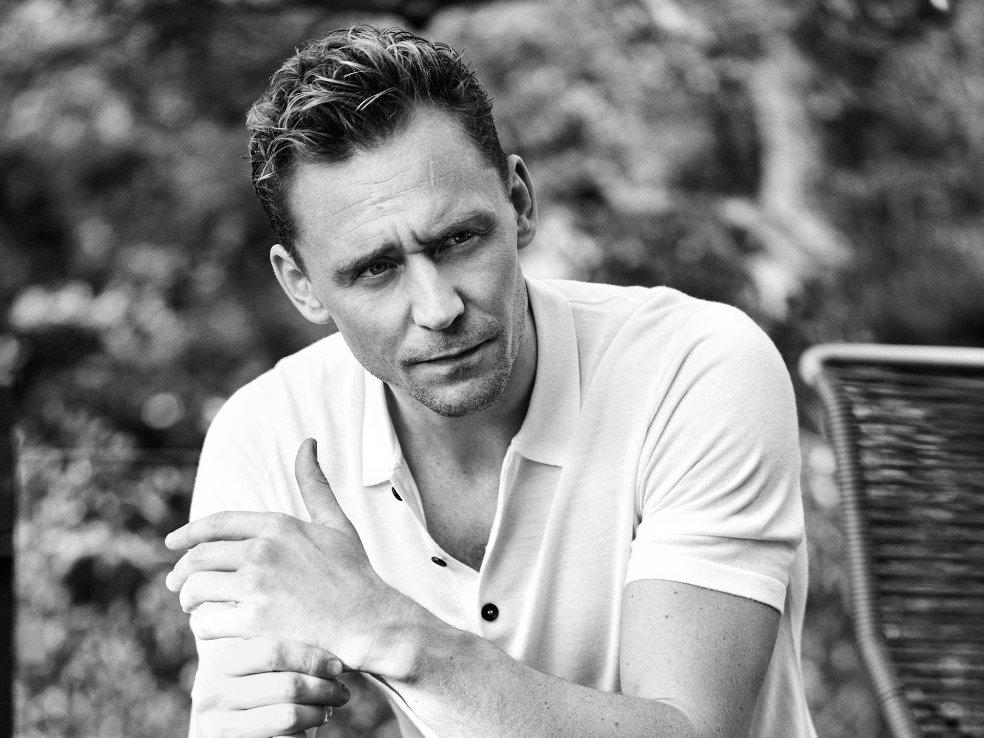 2675X2006 Tom Hiddleston Wallpaper and Background