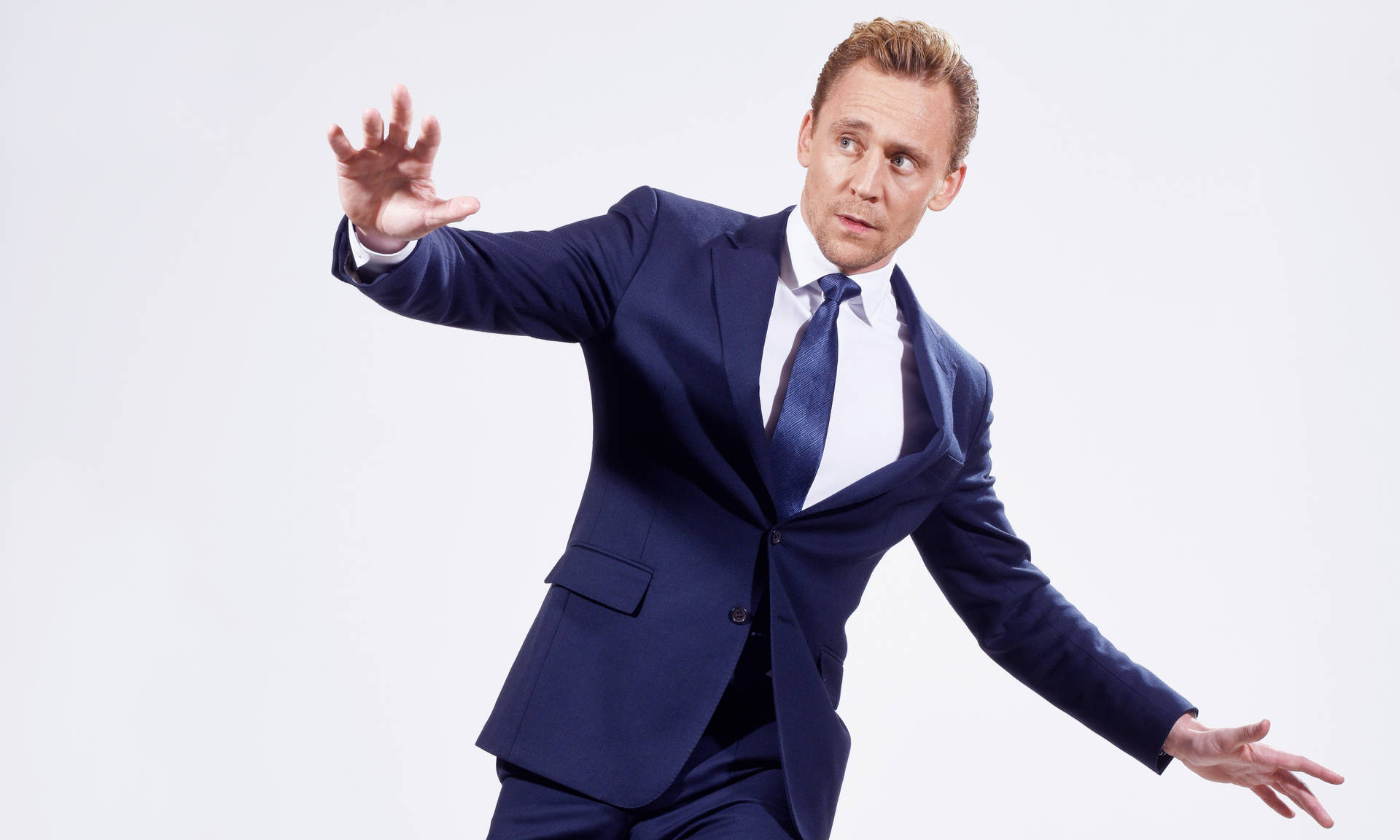 Tom Hiddleston 4000X2401 Wallpaper and Background Image