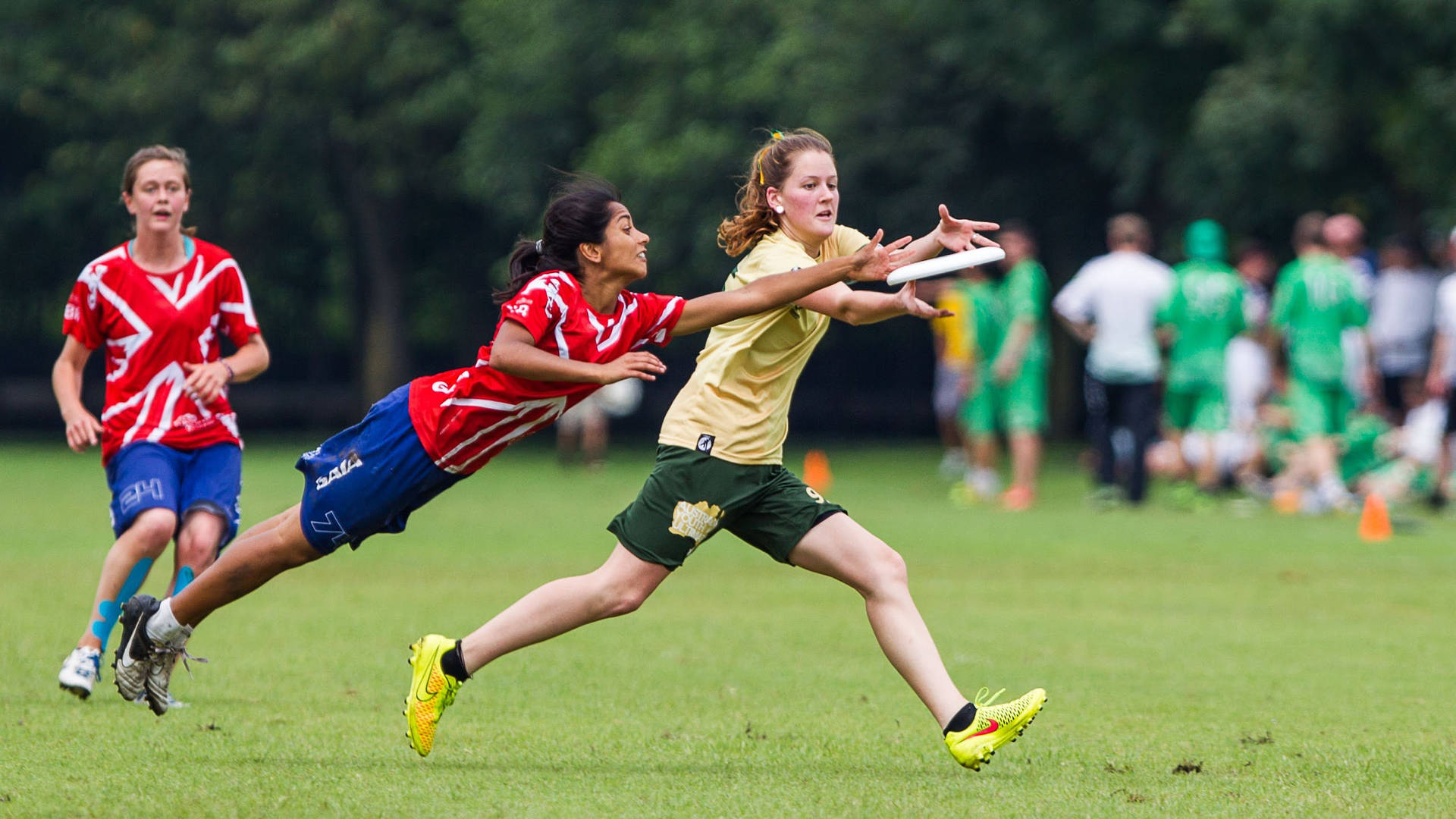 Ultimate Frisbee 2560X1440 Wallpaper and Background Image