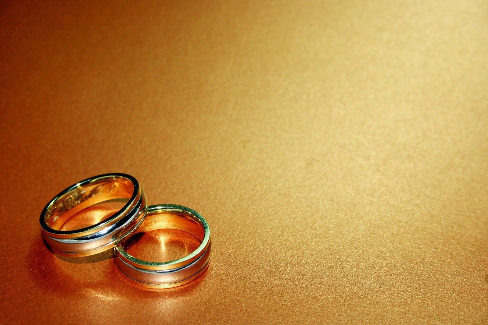 1600X1067 Wedding Rings Wallpaper and Background