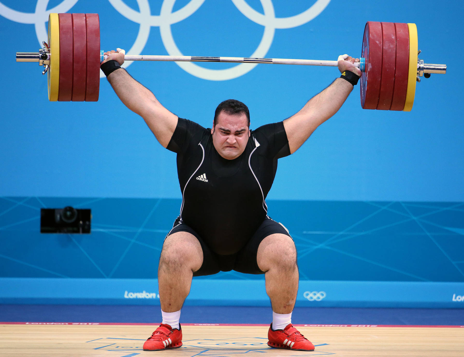 Weightlifting 2048X1576 Wallpaper and Background Image