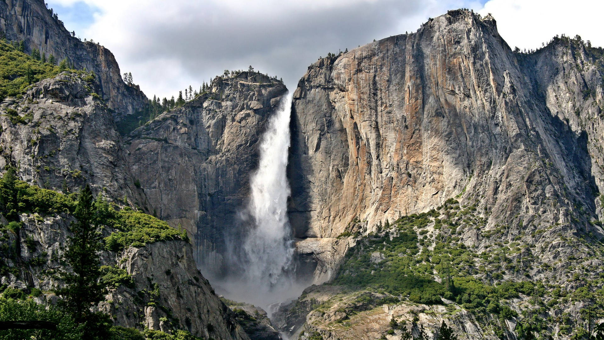 Yosemite 2560X1440 Wallpaper and Background Image