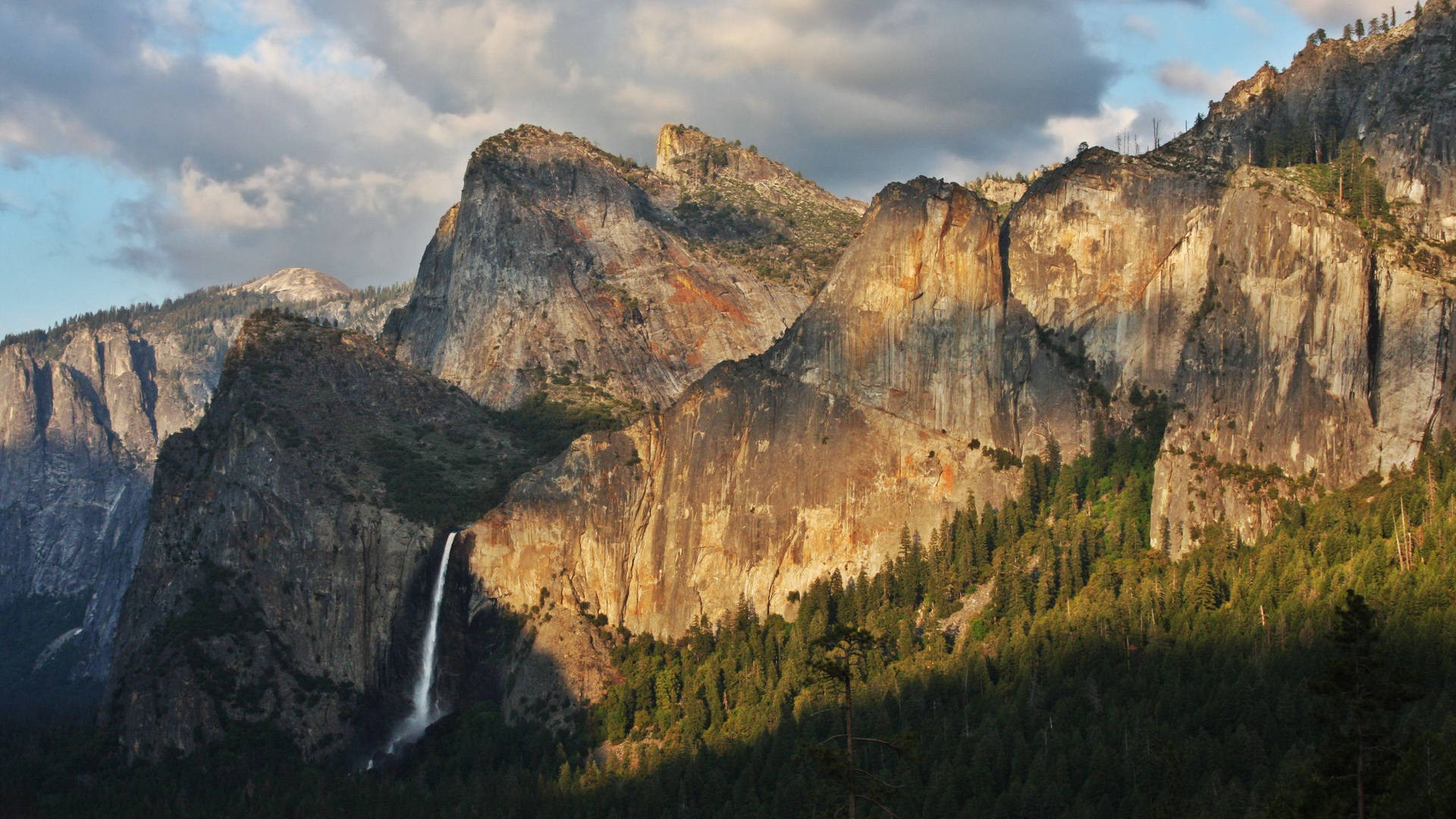 Yosemite 2560X1440 Wallpaper and Background Image