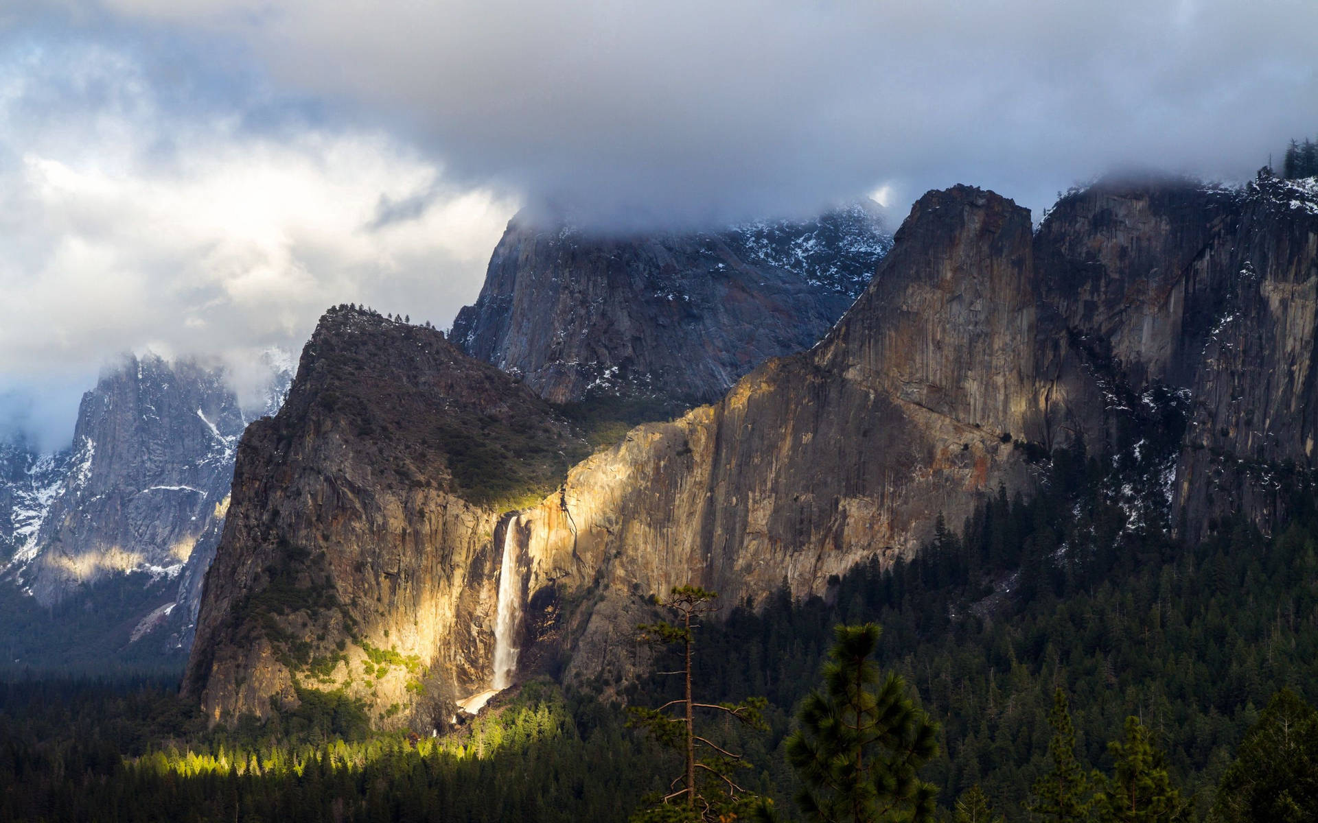 Yosemite 2560X1600 Wallpaper and Background Image